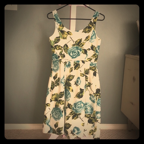 Silk floral dress in petite - Picture 1 of 3